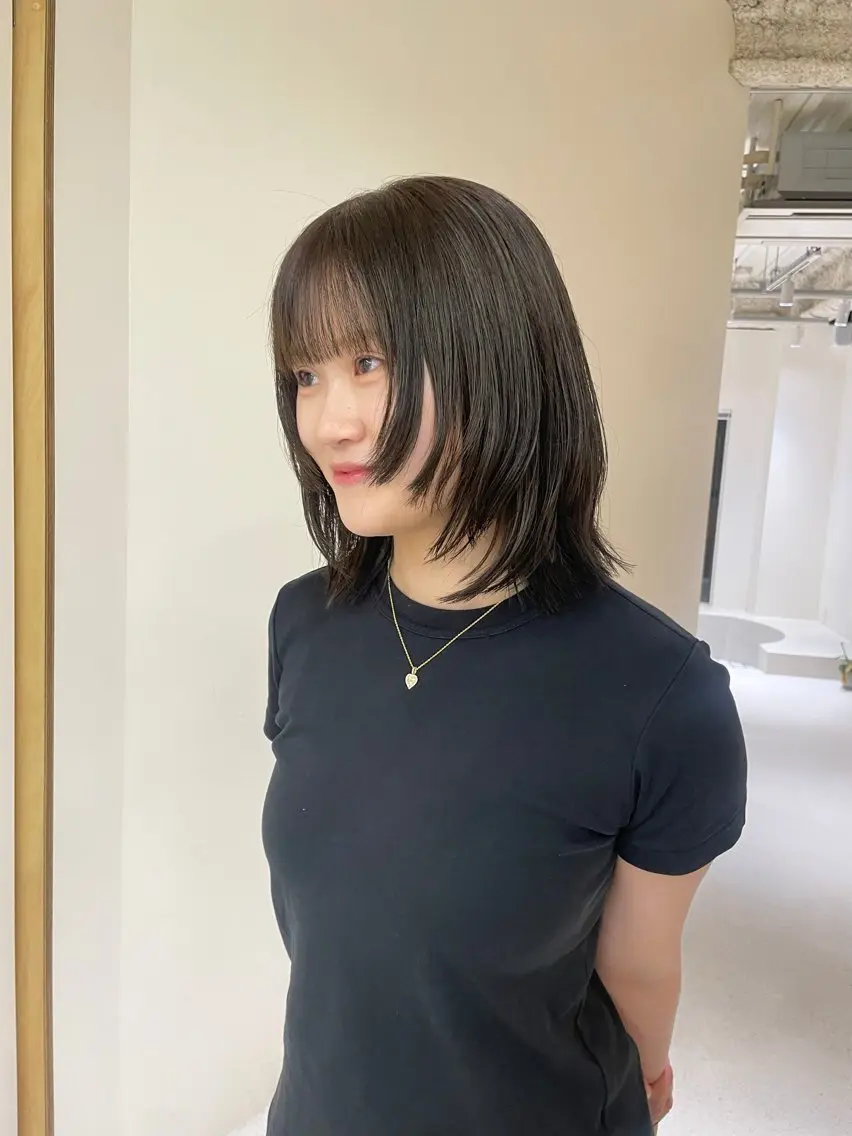 ミディアム レイヤーカット DEEokazaki hina.Oのヘアスタイル