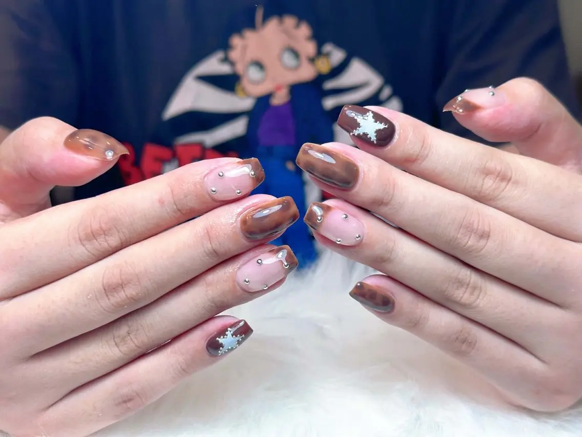 ネイル チークネイル ドット フレンチネイル グラデーション 韓国ネイル ハンドネイル Lisa Nail Salonのネイルデザイン