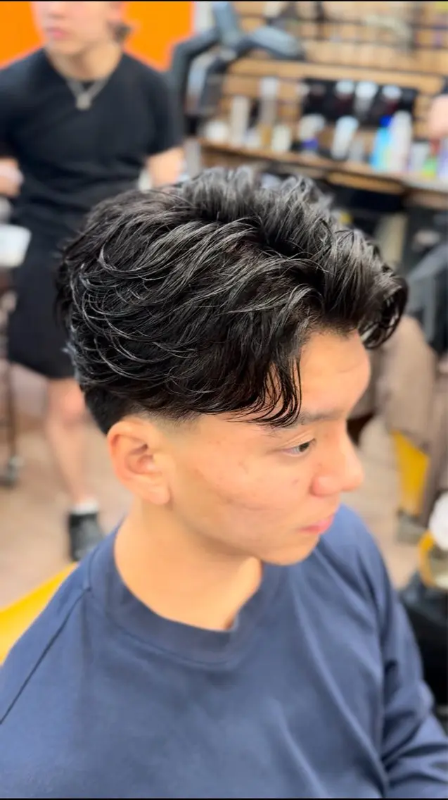 ショート パーマ メンズ フェードカット くせ毛 ショートヘア フルハタヒロト 六本木理容師のヘアスタイル