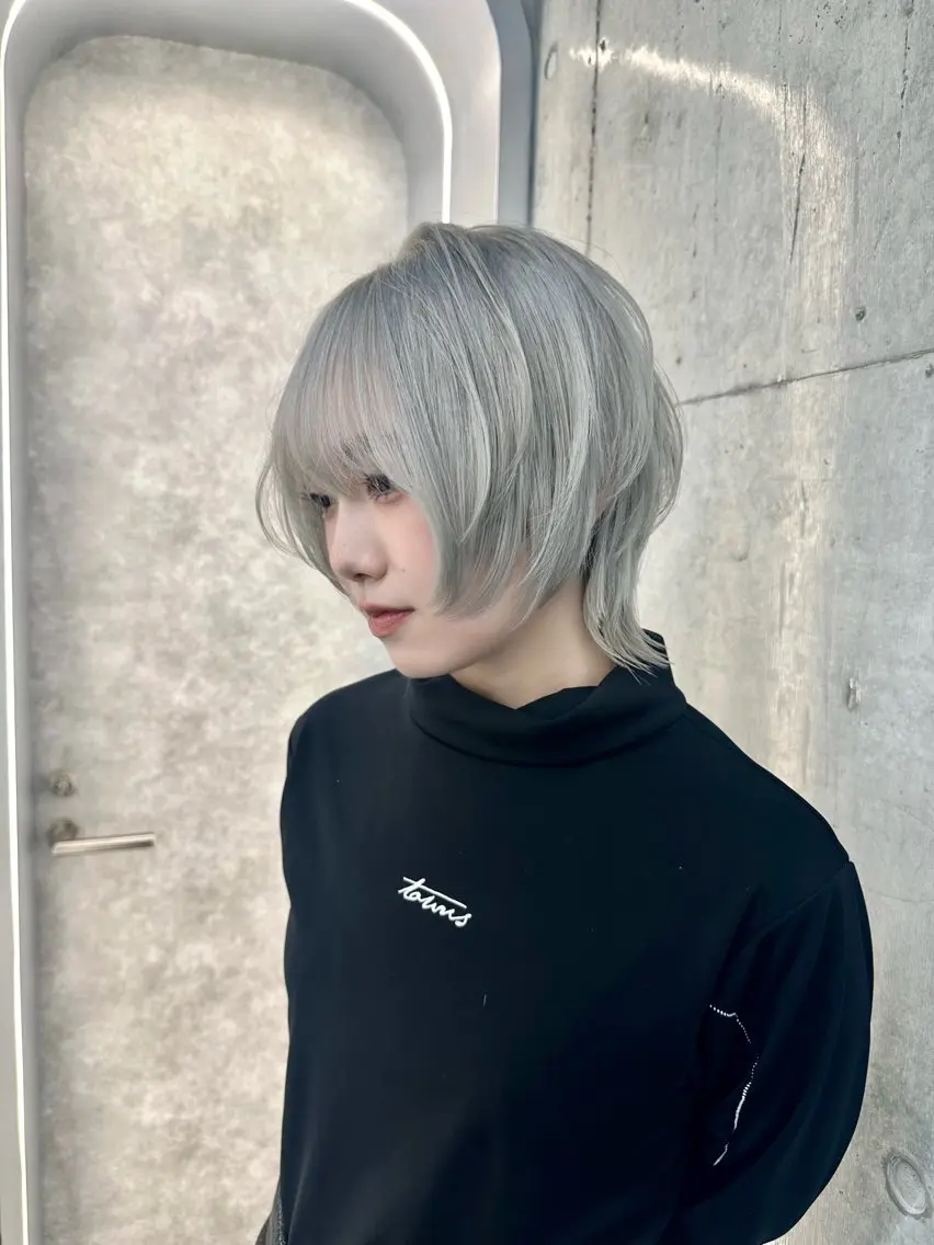 ショート カラー ❤️ハイトーンカラー Qin🤍のヘアスタイル