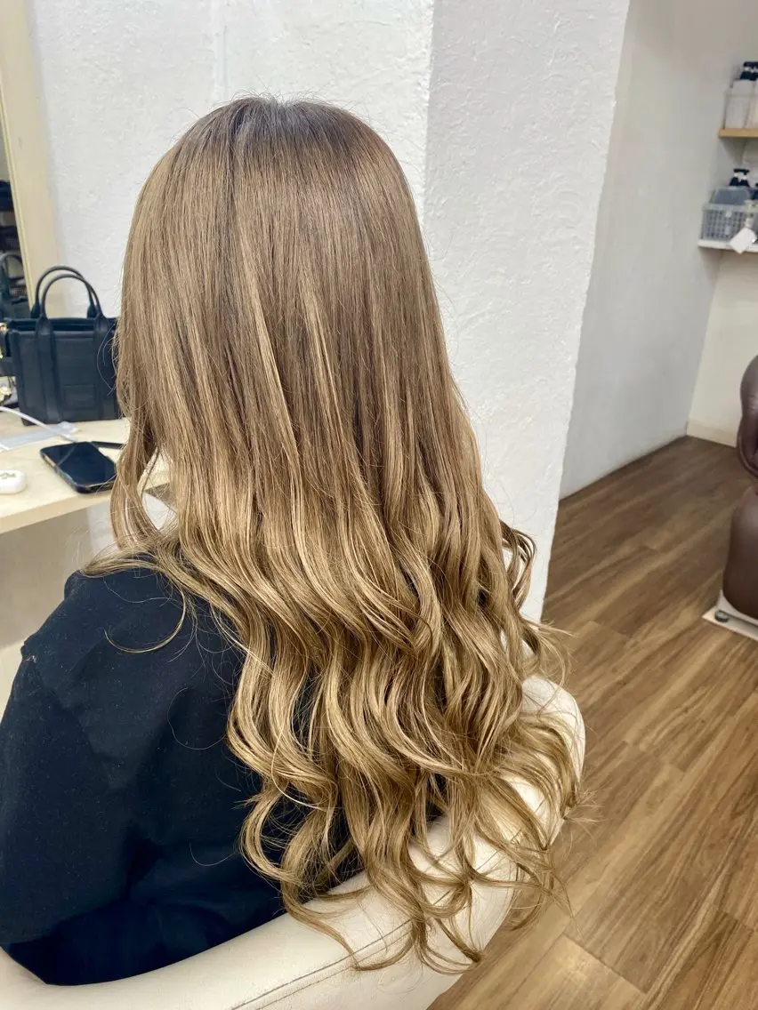 ロング カラー ベージュカラー ヘアカラー トリートメント GLOSS 心斎橋 山上のヘアスタイル