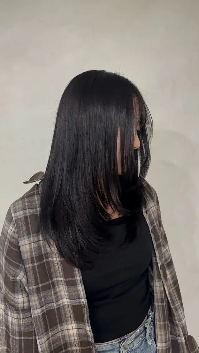セミロング レイヤーカット 宍戸 秀斗のヘアスタイル