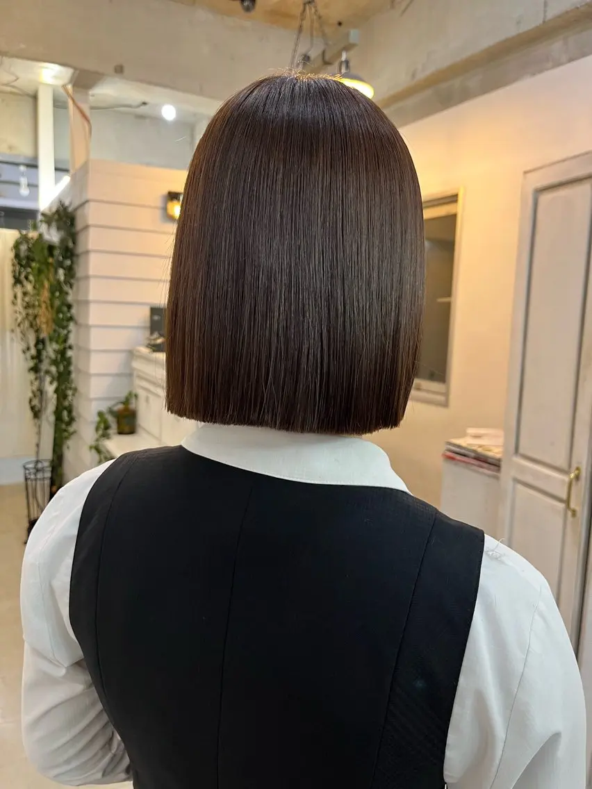ショート カラー 切りっぱなしボブ ボブ カット ヘアカラー ブリーチ有無Wカラー メンズパーマ大成のヘアスタイル