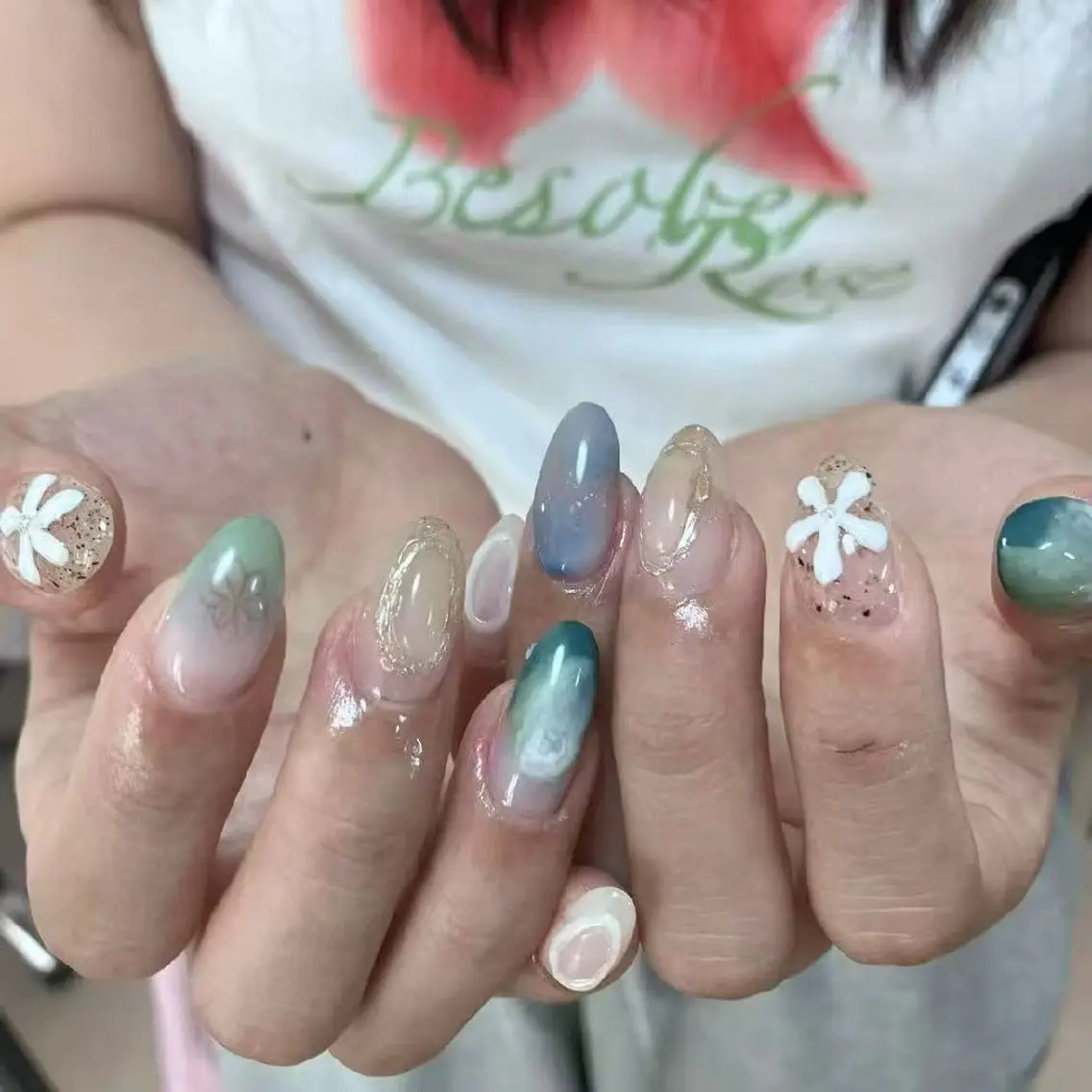 ネイル 氷ネイル・うるうるネイル 韓国ネイル ラメ(グリッター) シンプルネイル ネイル💕& まつ毛パーマのネイルデザイン