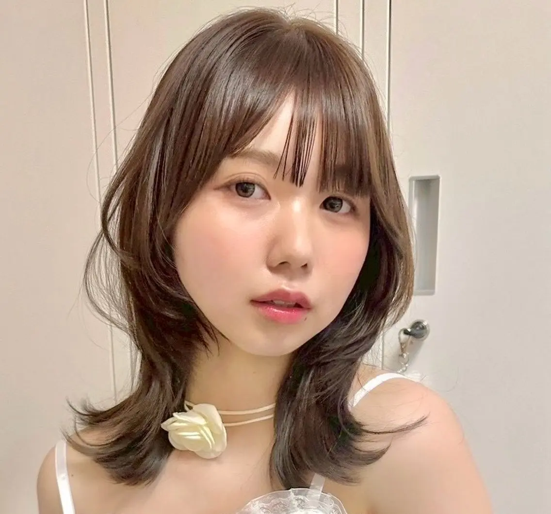 ミディアム カラー ヘアカラー sara ブリーチカラーのヘアスタイル