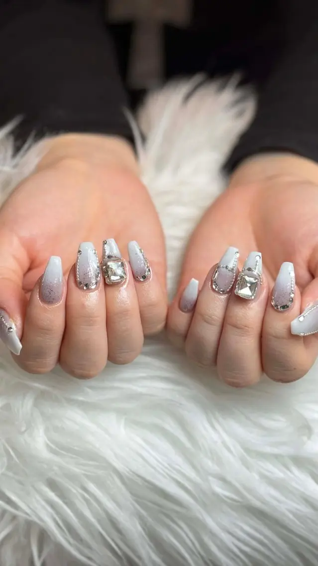 ネイル オーロラネイル ボルドー ブラウン 氷ネイル・うるうるネイル キラキラネイル ハンドネイル Julli NailStudioのネイルデザイン