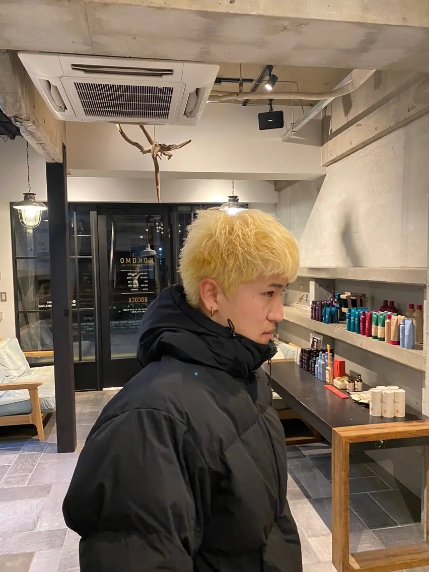 ショート カラー メンズ スパイキーショート 抜きっぱなしブロンド ショートヘア 三野 隼澄のヘアスタイル