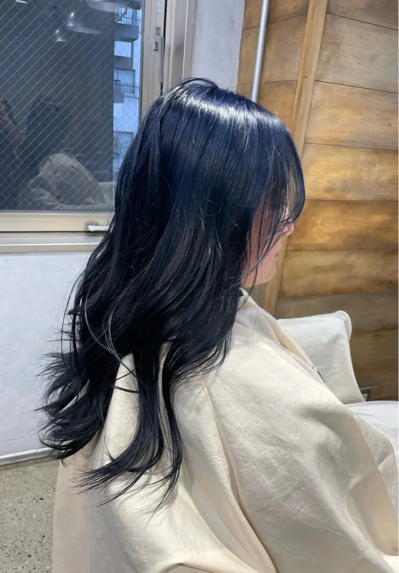 ロング カラー ブリーチ ブルーカラー ネイビーカラー トリートメント AIRI /XENA渋谷本店のヘアスタイル