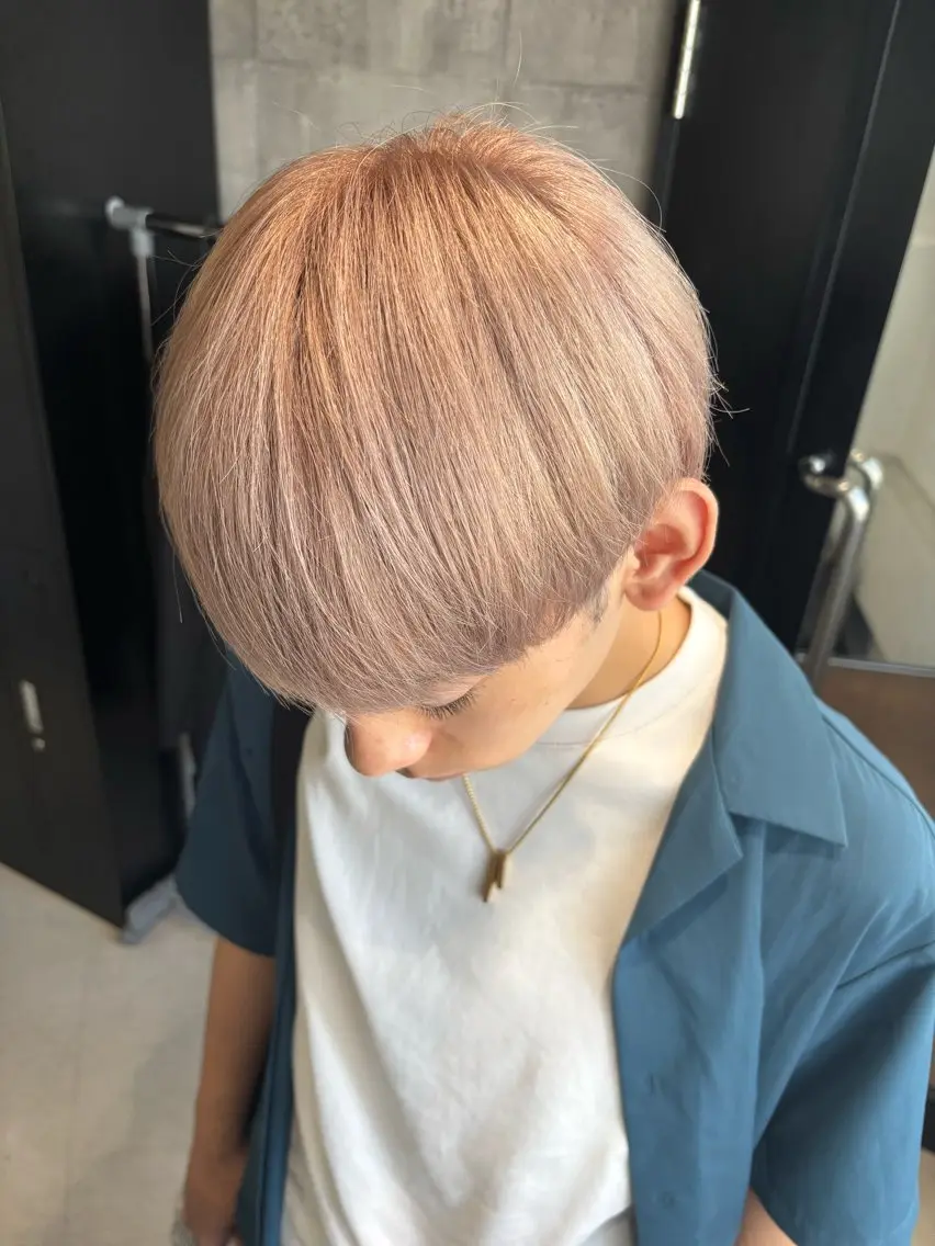 カラー メンズ メンズハイトーン ベージュカラー ハイトーンカラー ミルクティーベージュ カット ヘアカラー _WHITE / KENTOのヘアスタイル