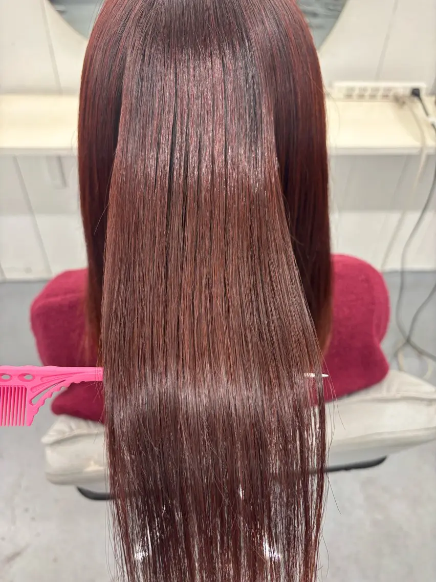 ロング 腰越 麻奈のヘアスタイル