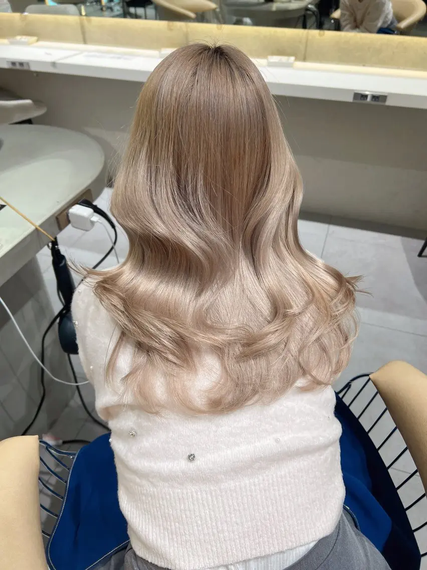 ロング カラー ブリーチ 透明感カラー カット ヘアカラー トリートメント 🍒楓🍒北九州1 艶カラー作る人🎨のヘアスタイル