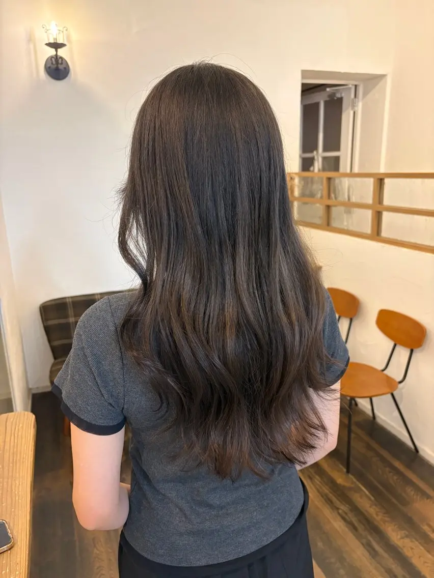 ロング カラー ブリーチ 透明感カラー グレージュ ヘアカラー 吉岡 茉穂のヘアスタイル