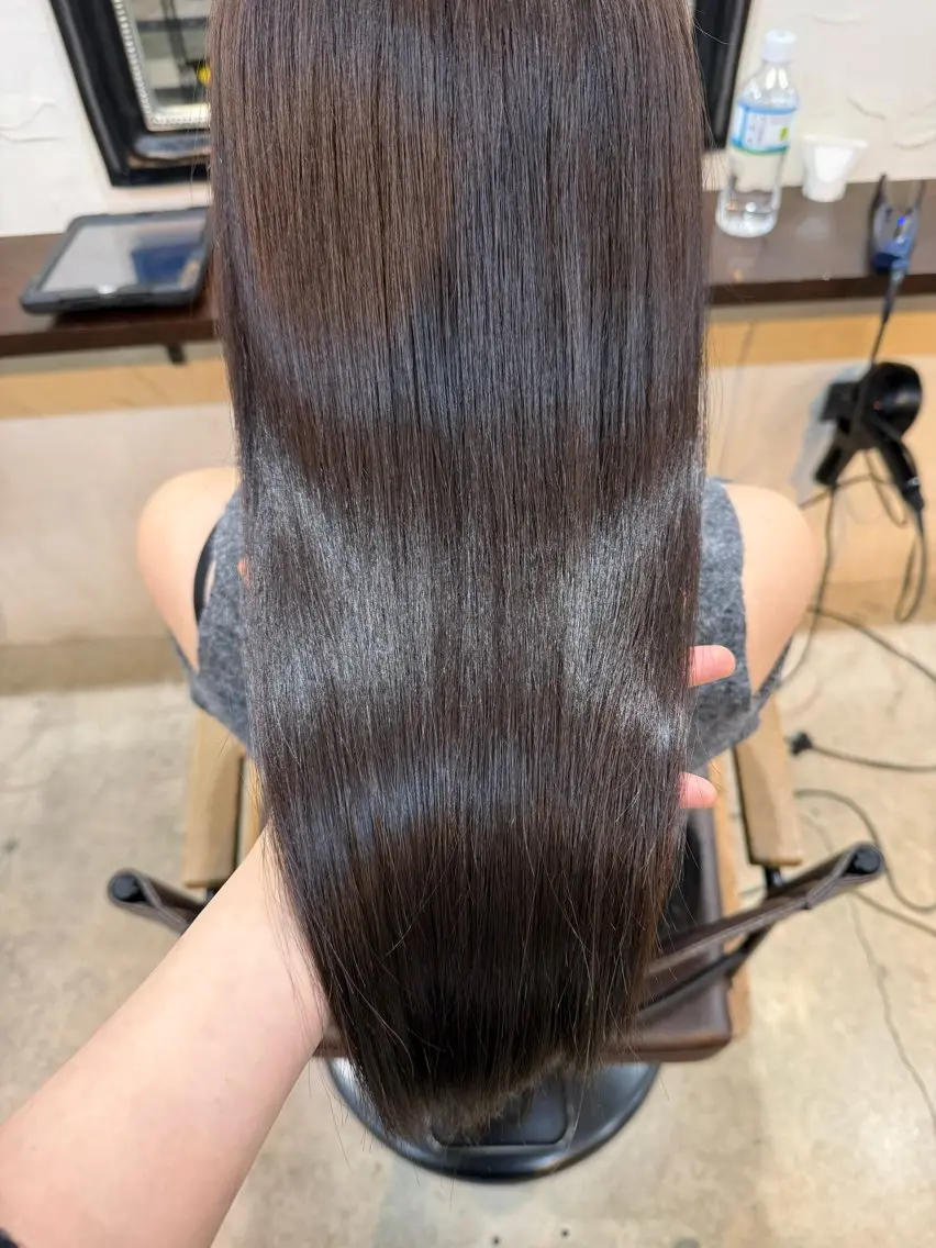 ロング カラー ブラウンカラー 透明感カラー ナチュラルブラウン ヘアカラー トリートメント 三條 朋香のヘアスタイル
