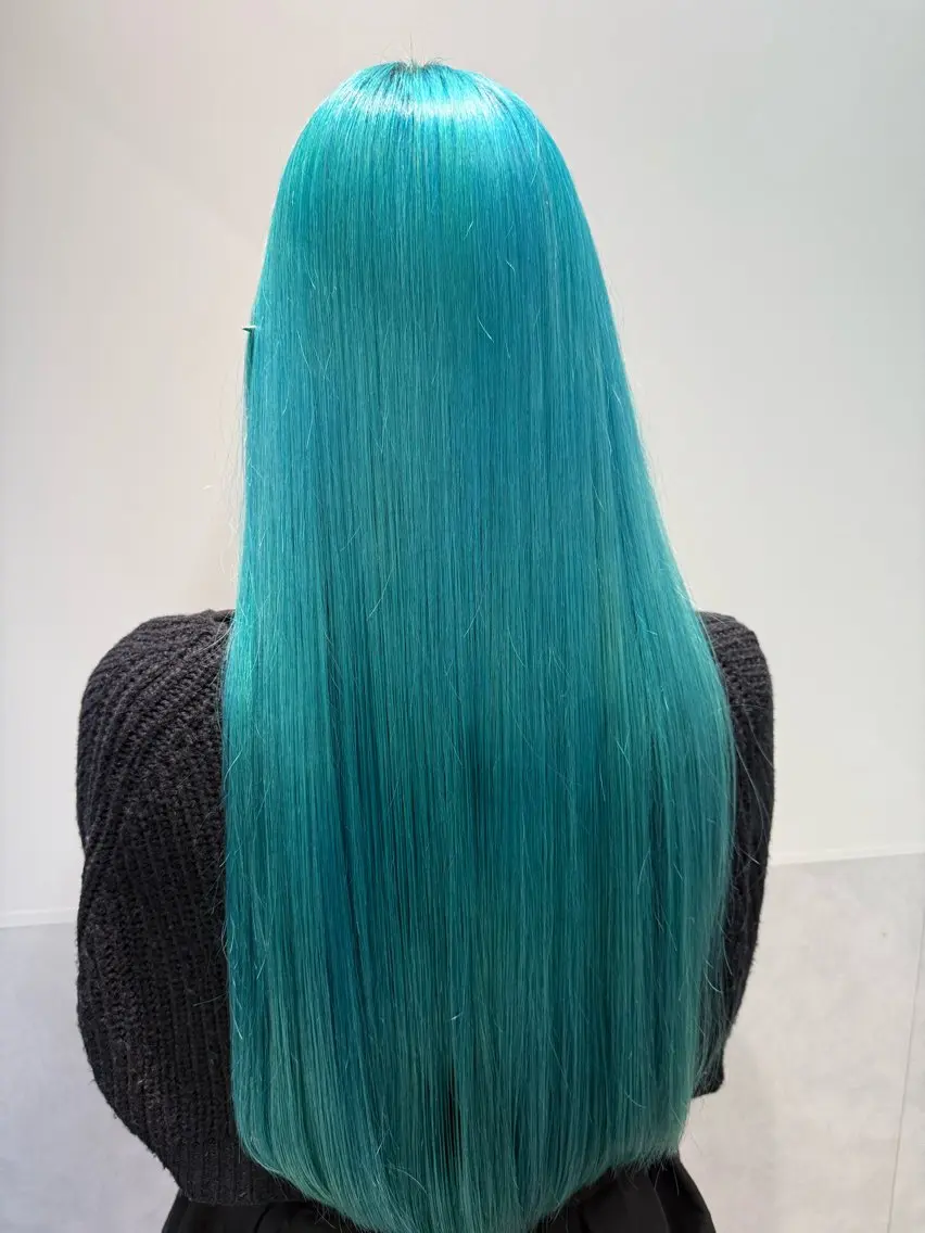 ロング カラー ブリーチ ケアブリーチ ダブルカラー エメラルドグリーン ヘアカラー トリートメント インナーカラー 推し ブリーチ 髪質改善のヘアスタイル