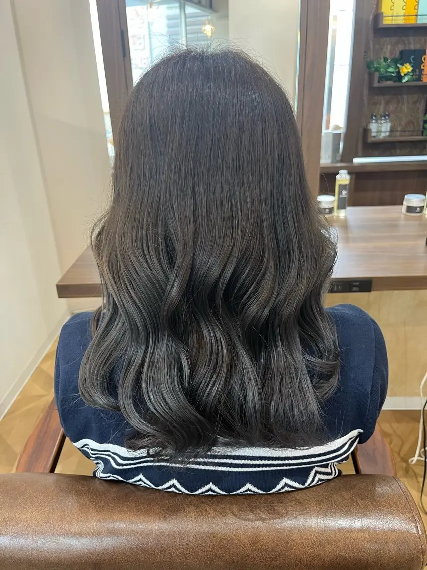 セミロング 白髪ぼかしマイスター 🫧shuri🫧のヘアスタイル