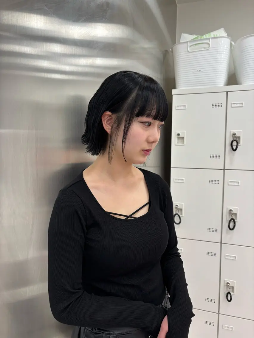 ショート カラー 抜け感レイヤー︴ ニュアンスカラーのヘアスタイル