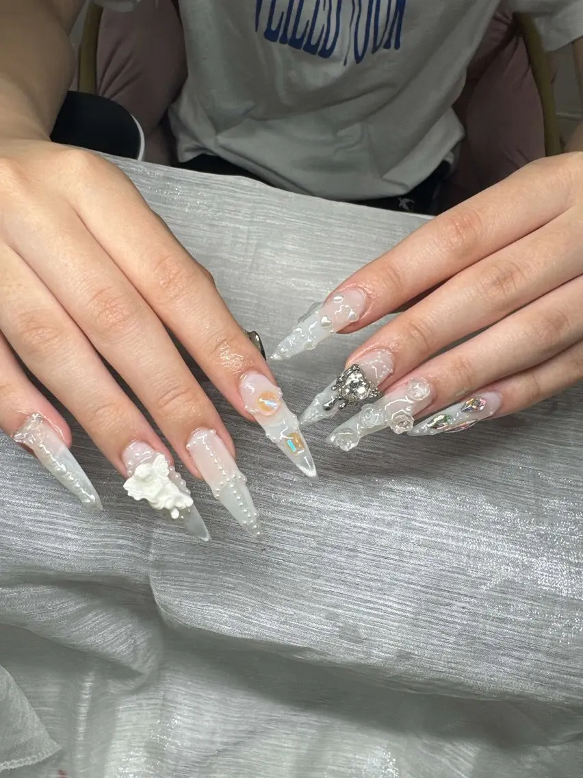 ネイル 長さ出し グラデーション 卒業式 キラキラネイル マグネットネイル Lee Nailsのネイルデザイン
