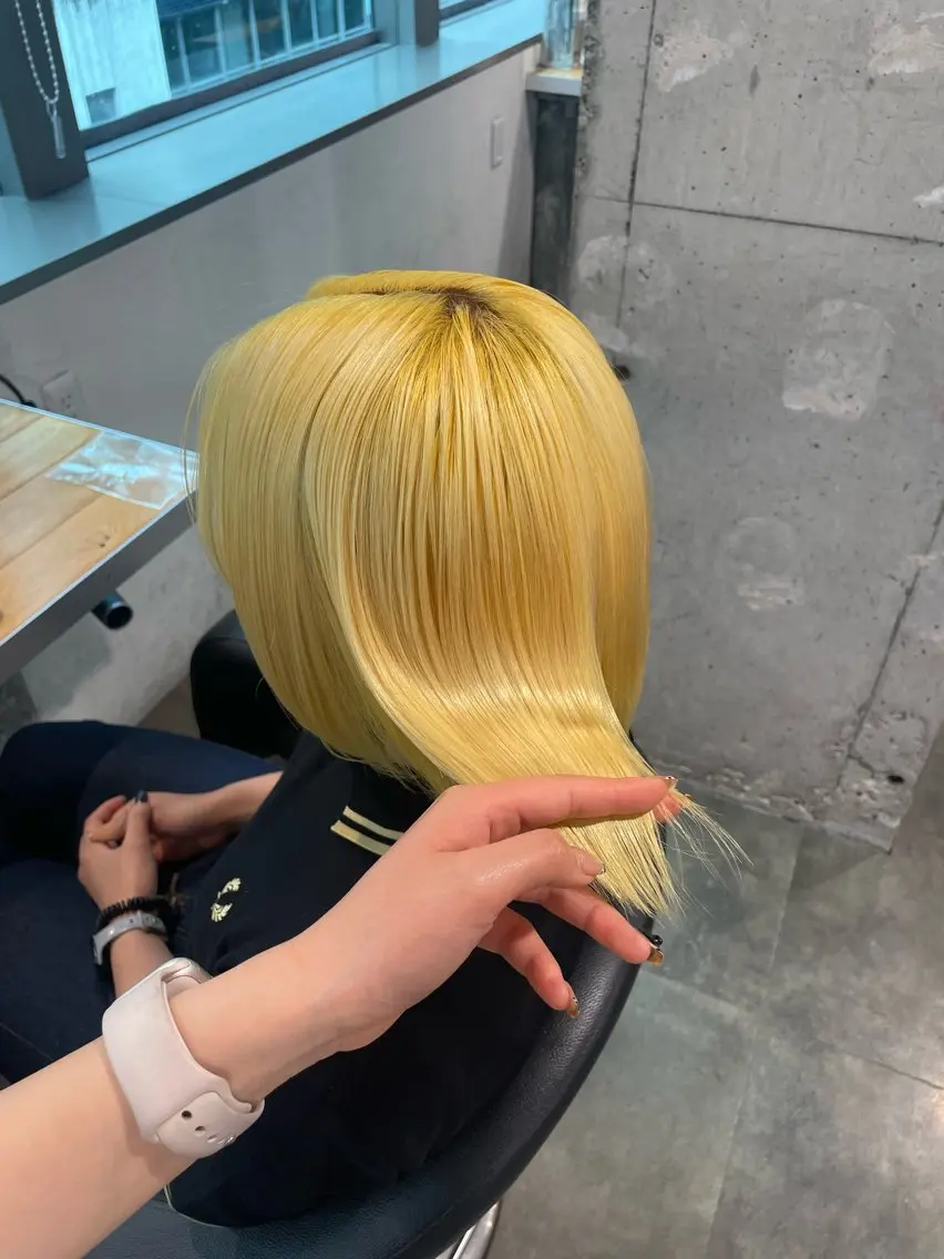 ショート カラー ヘアカラー ハイトーン 横浜💞ミオのヘアスタイル