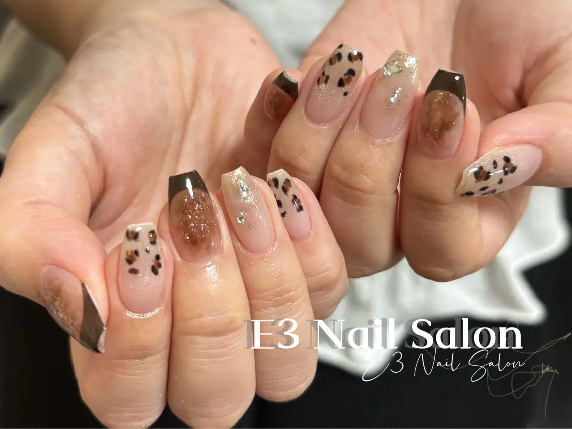 ネイル アニマル柄 オーロラネイル べっ甲ネイル ボルドー ブラウン ハンドネイル E3 Nail Salonのネイルデザイン