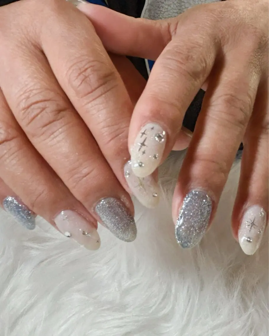 ネイル グラデーション キラキラネイル 韓国ネイル マグネットネイル ニュアンスネイル ハンドネイル 🎀大人nail /NOISMはな🎀のネイルデザイン
