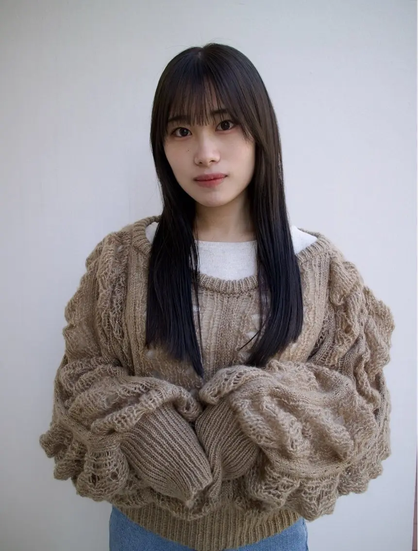 ロング カラー mina / 透明感ベージュカラーのヘアスタイル