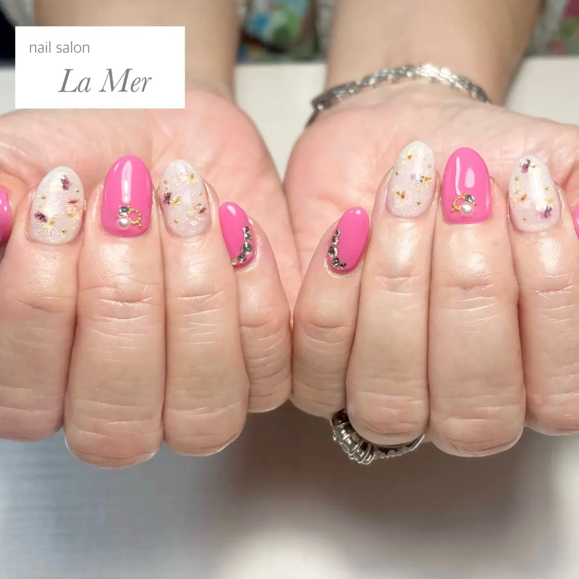 ネイル フラワーネイル オフィスネイル ピンク パープル シンプルネイル ハンドネイル nailsalon La Merのネイルデザイン
