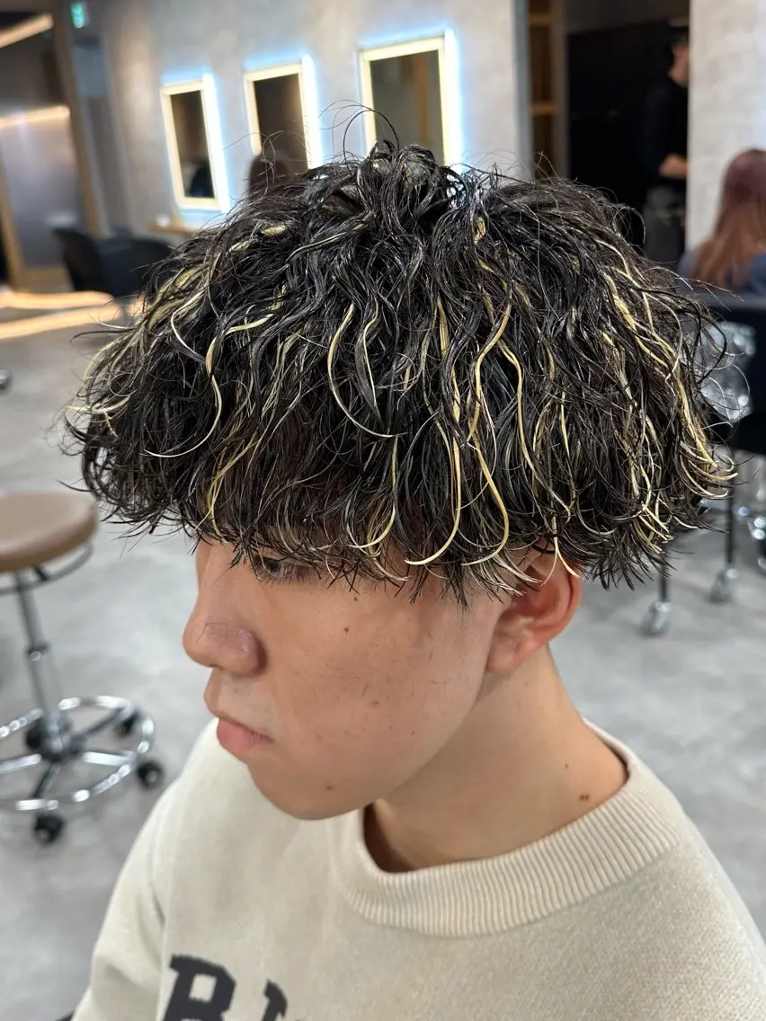 カラー パーマ メンズ メンズハイライト メンズメッシュ ハイライトカラー メッシュ ヘアカラー STANCE MEN'S公式のヘアスタイル
