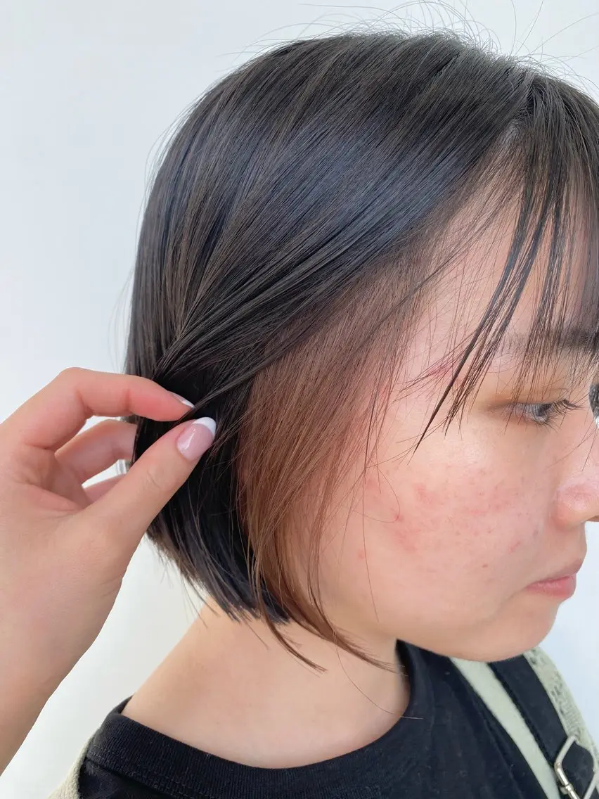 ショート ヘアカラー 丸山 純奈のヘアスタイル