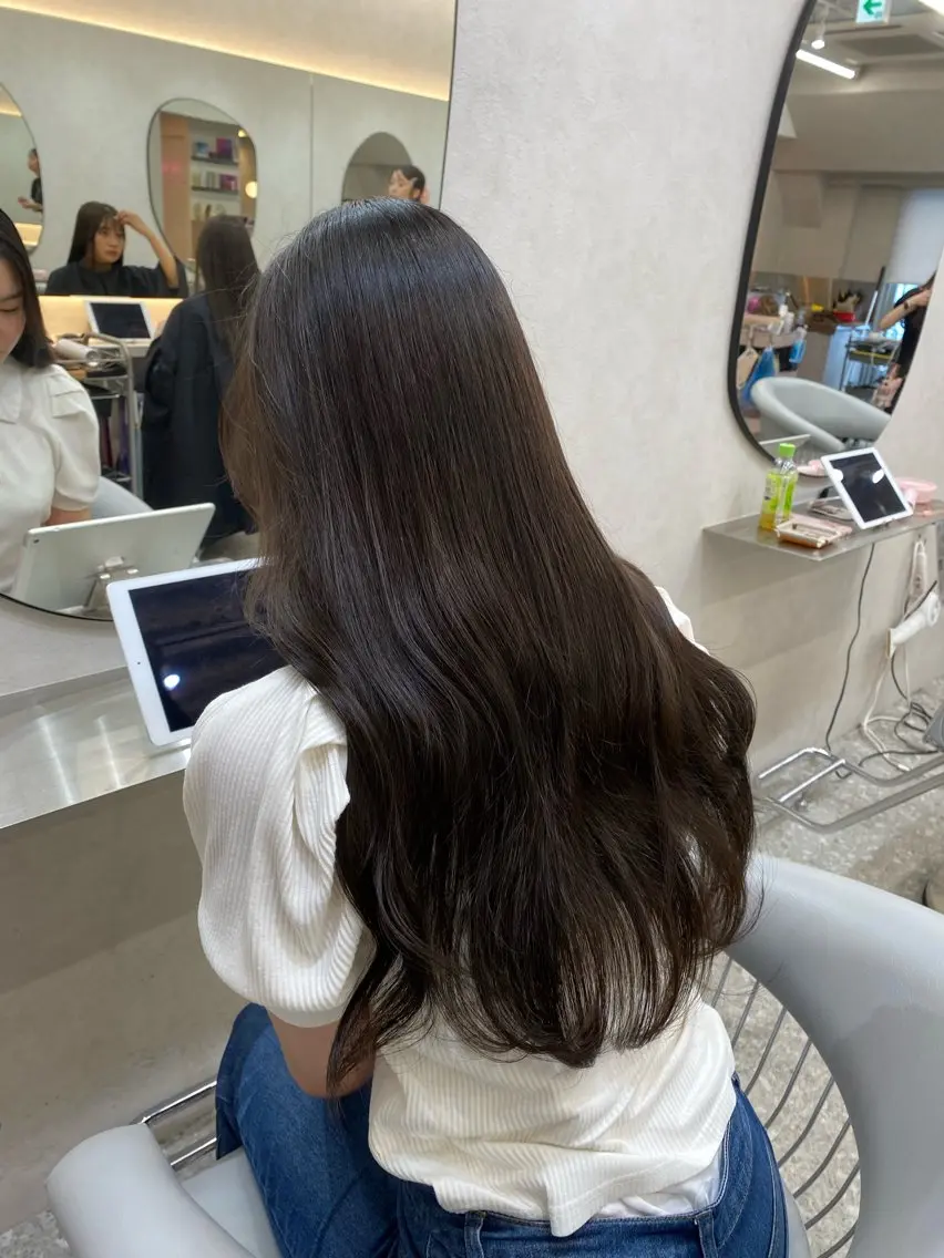 ロング カラー ヘアアレンジ カット ヘアカラー トリートメント なな 顔周りカット/ 透明感カラーのヘアスタイル