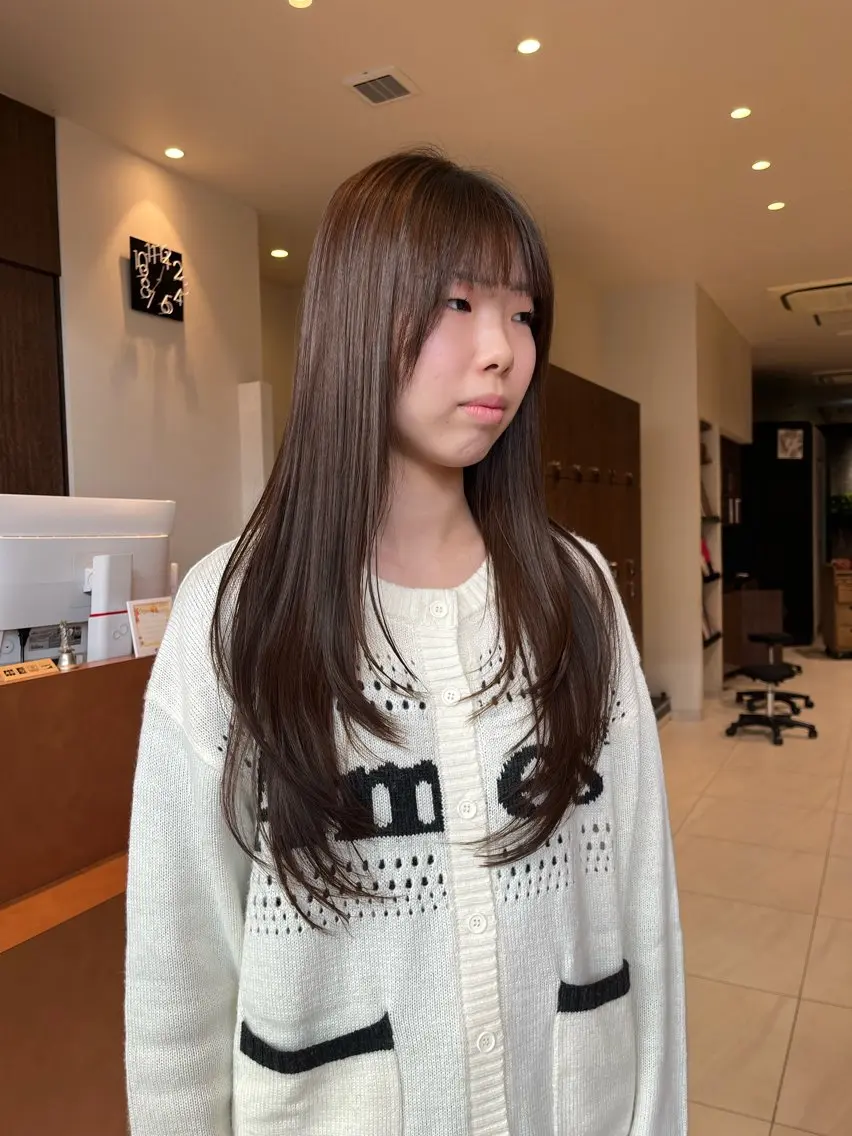 ロング レイヤーカット 酸性ストレート 縮毛矯正 トリートメント ルナ|縮毛矯正 ×デザインカラー🥝のヘアスタイル