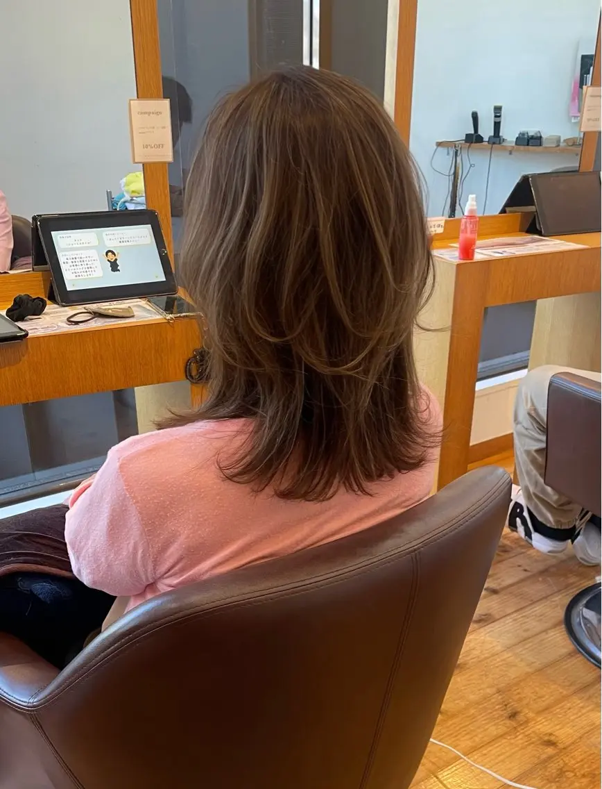 セミロング カラー ハイライトカラー ハイライト レイヤーカット モテるブラウンカラー の達人Tomoyaのヘアスタイル