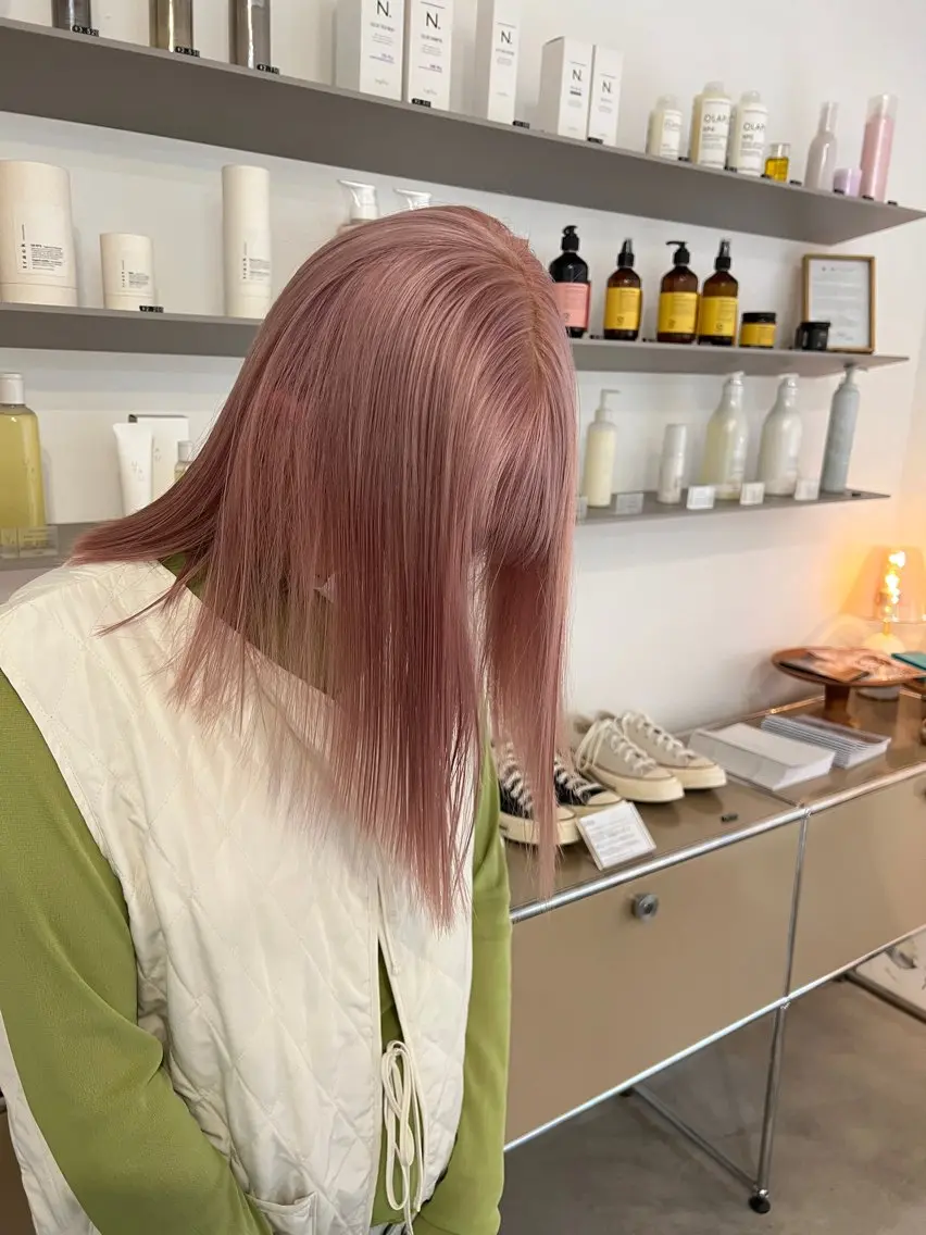カラー hinata /ハイトーンのヘアスタイル
