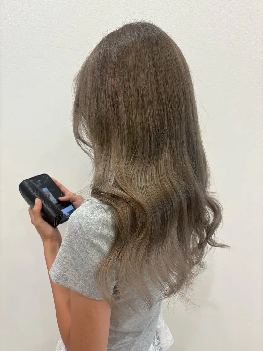ロング ヘアカラー 橋本 聖菜のヘアスタイル