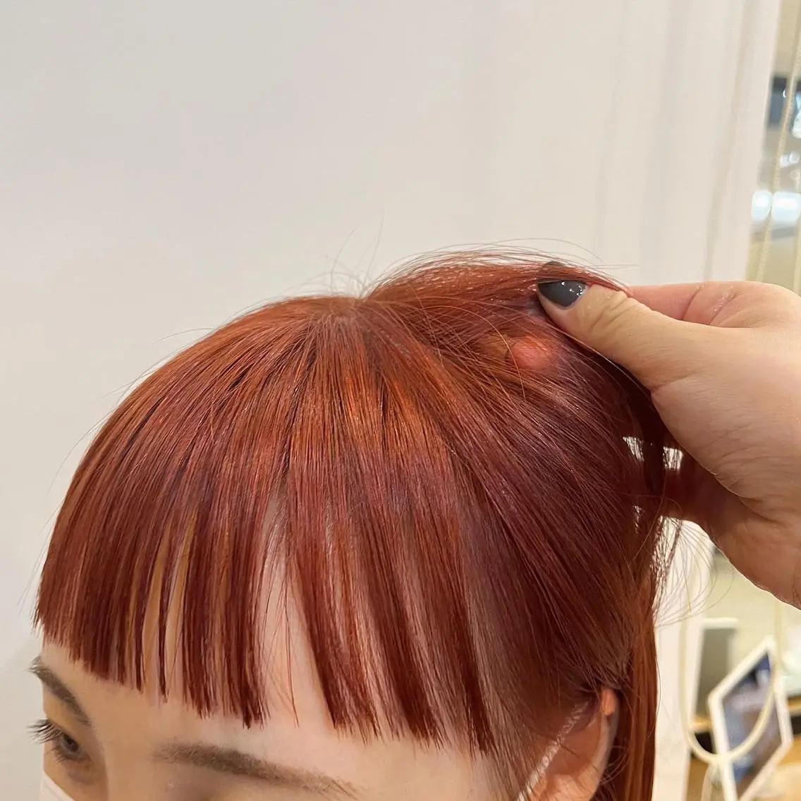 ショート カラー オン眉 あやめ【顔まわり/レ イヤー/柔らかカラ】のヘアスタイル
