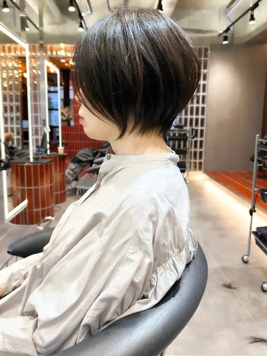 ショート カラー くびれヘア ショートヘア トリートメント カット ヘアカラー トリートメント ショート ボブ ロンド　エメのヘアスタイル