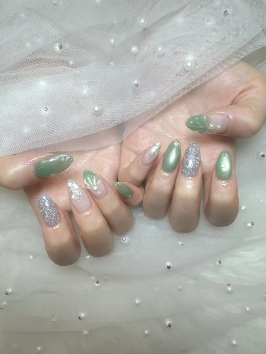 ネイル フットネイル フレンチネイル ガラスフレンチ キラキラネイル 韓国ネイル ハンドネイル Queeens nailのネイルデザイン