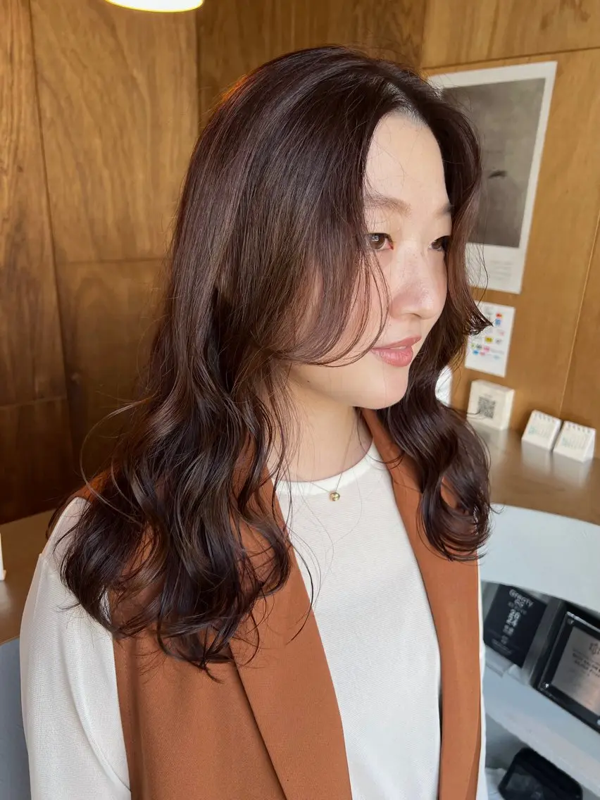 ミディアム パープルカラー cocoro /レイヤーカットのヘアスタイル
