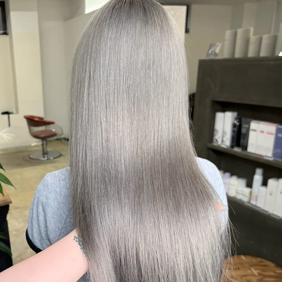 ロング カラー シルバー ハイトーンカラー/ miyuuのヘアスタイル
