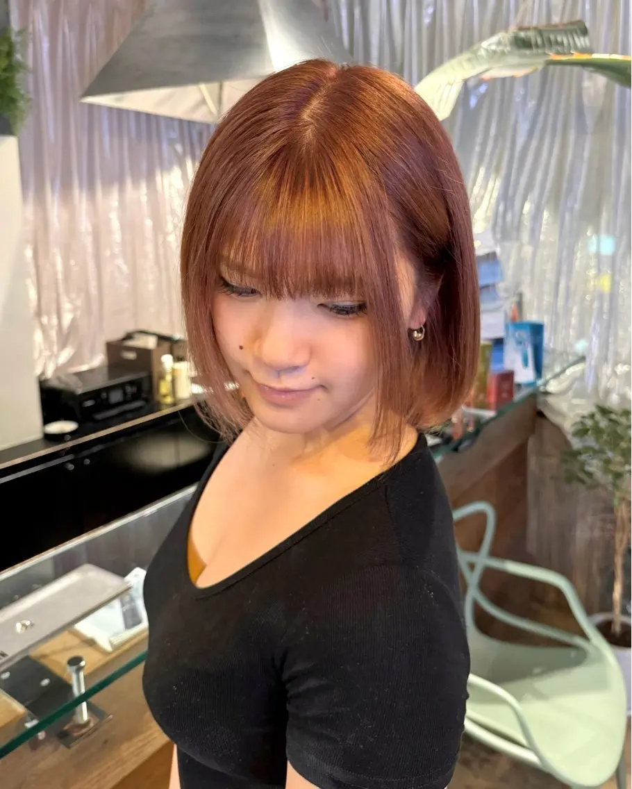 ショート カラー ベージュカラー ブリーチ 透明感カラー グレージュ ハイトーンカラー ヘアカラー BEHIND THE CURTAIN りこのヘアスタイル