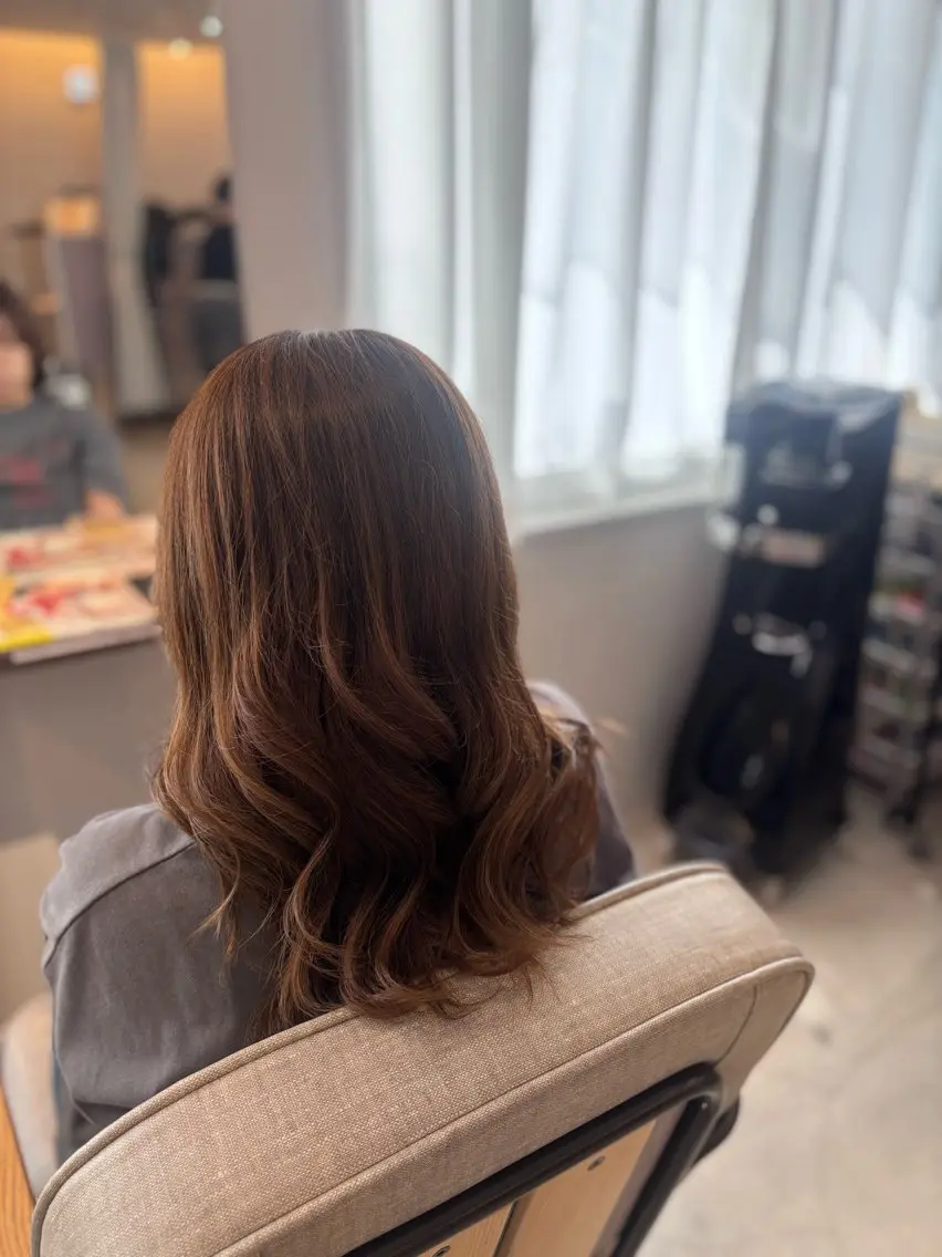 ミディアム カラー 真鍋 月音のヘアスタイル