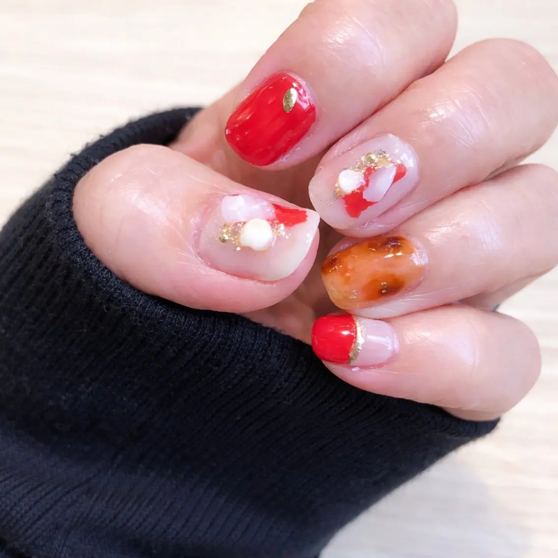 ネイル アートネイル べっ甲ネイル ゴールド ニュアンスネイル 赤色 Kii nailのネイルデザイン