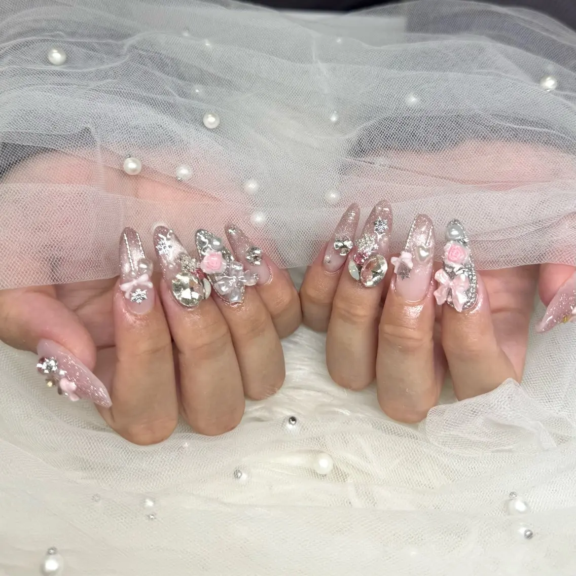 ネイル 成人式 キラキラネイル ロングネイル 持ち込み リボン LUCAS 千葉 AOI💅🏾💕のネイルデザイン