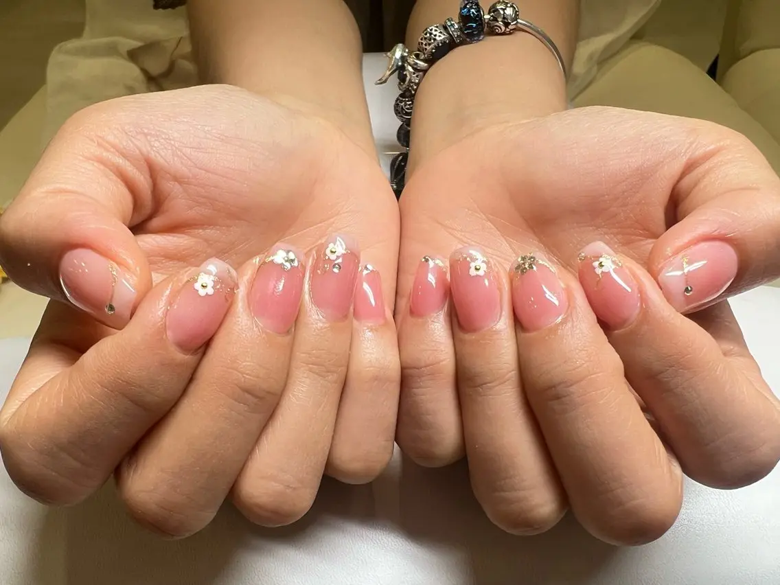 ネイル アートネイル フラワーネイル フレンチネイル ピンク ぷっくりネイル ハンドネイル LYYM Salon Nikoのネイルデザイン