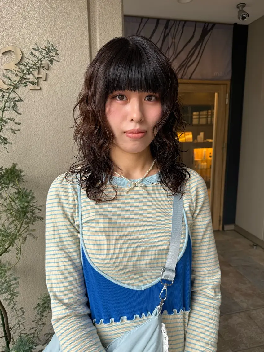 ミディアム パーマ ミディアムパーマ ハイレイヤー レイヤーカット mau tomokaのヘアスタイル
