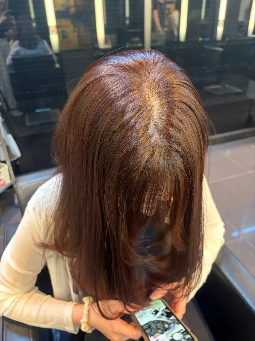 ミディアム レイヤーカット HIKARI 大阪駅徒歩1分🫧のヘアスタイル