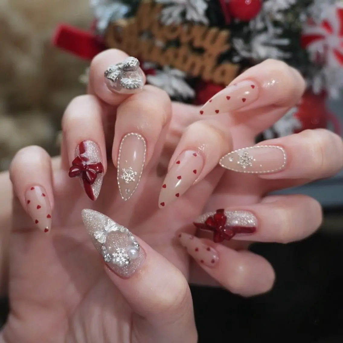 ネイル キラキラネイル シンプルネイル 春ネイル ワンホンネイル 冬ネイル ハンドネイル SORA Nailのネイルデザイン