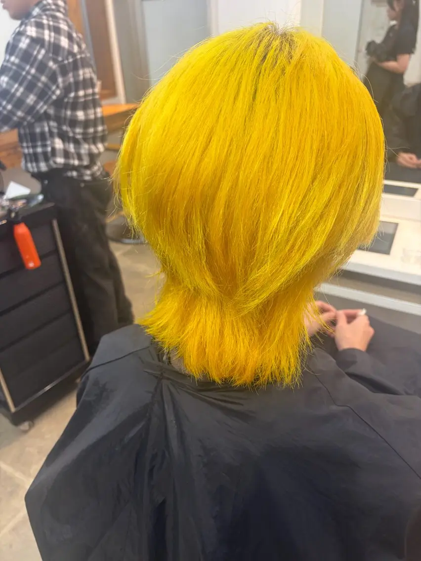 カラー イエローカラー 手島 美月のヘアスタイル
