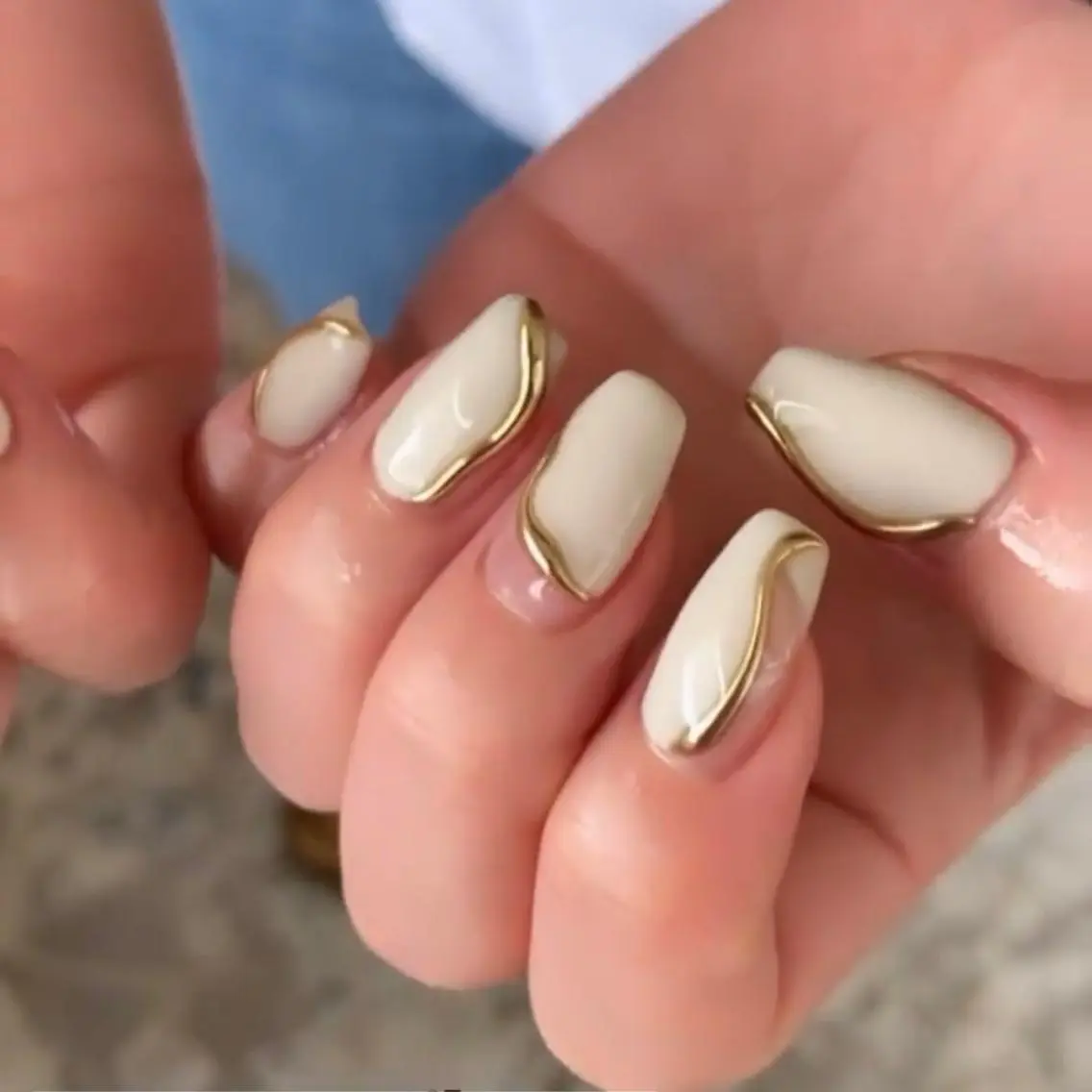 ネイル ミラーネイル ニュアンスネイル 'MOANI' hiroo イナミのネイルデザイン