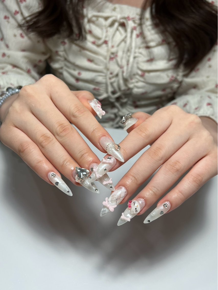 ロング 韓国風ヘア ロング クリスマス ハンドネイル Miyabie' Nail Salonのネイルデザイン
