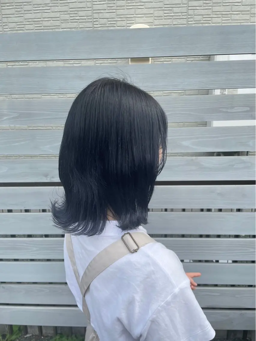 カラー momb 折戸結菜のヘアスタイル